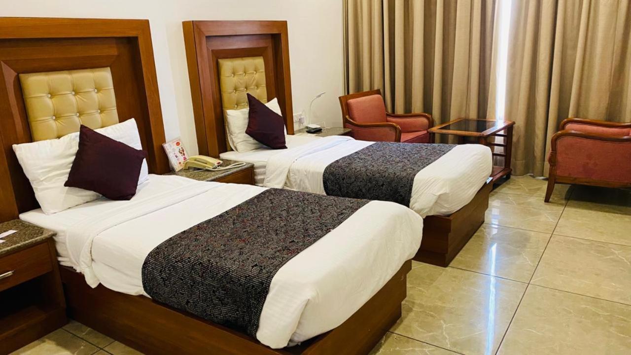 Grand Hotel Nawanshahr Nawāshahr المظهر الخارجي الصورة