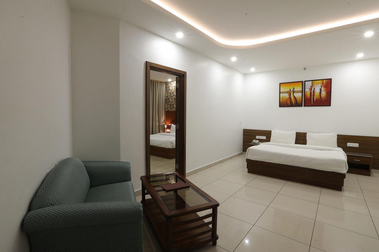 Grand Hotel Nawanshahr Nawāshahr المظهر الخارجي الصورة